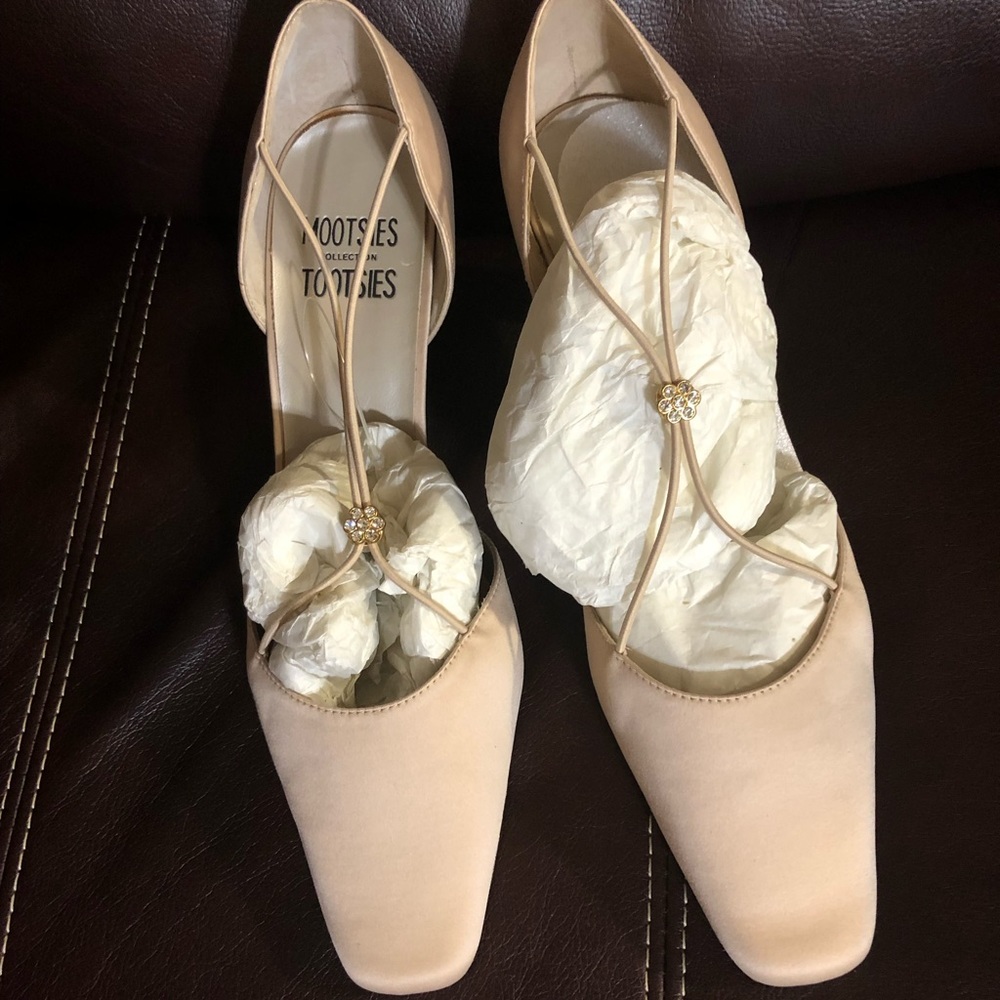 Champagne satin heals